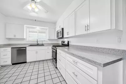 10739 W Saratoga Circle, Sun City, AZ 85351 - Photo 16