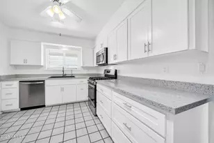 10739 W Saratoga Cir, Sun City, AZ 85351 - Photo 16