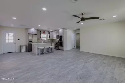 542 E Flynn Lane, Phoenix, AZ 85012 - Photo 4