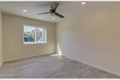 542 E Flynn Lane, Phoenix, AZ 85012 - Photo 16