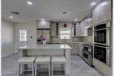 542 E Flynn Lane, Phoenix, AZ 85012 - Photo 8