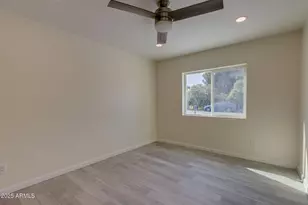 542 E Flynn Ln, Phoenix, AZ 85012 - Photo 18