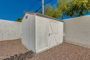 542 E Flynn Ln, Phoenix, AZ 85012 - Photo 28
