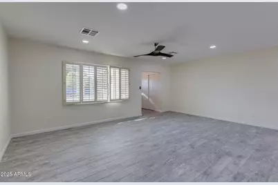 542 E Flynn Lane, Phoenix, AZ 85012 - Photo 10