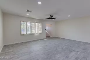 542 E Flynn Ln, Phoenix, AZ 85012 - Photo 10