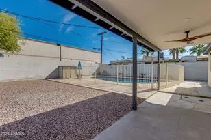 542 E Flynn Ln, Phoenix, AZ 85012 - Photo 26
