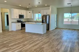 8350 W Encanto Ln, Arizona City, AZ 85123 - Photo 10