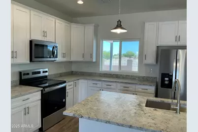 8350 W Encanto Lane, Arizona City, AZ 85123 - Photo 6