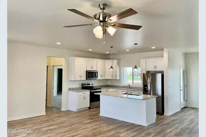 8350 W Encanto Lane, Arizona City, AZ 85123 - Photo 16