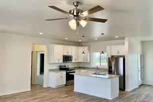 8350 W Encanto Ln, Arizona City, AZ 85123 - Photo 16