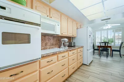 15430 N Bowling Green Drive, Sun City, AZ 85351 - Photo 14