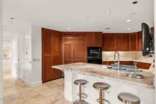 2402 E Esplanade Ln, Phoenix, AZ 85016 - Photo 8