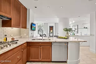 2402 E Esplanade Ln, Phoenix, AZ 85016 - Photo 22