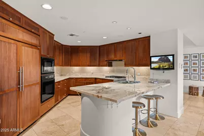 2402 E Esplanade Lane #204, Phoenix, AZ 85016 - Photo 2