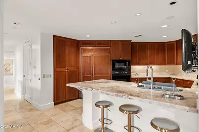 2402 E Esplanade Lane #204, Phoenix, AZ 85016 - Photo 6