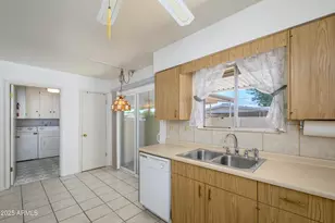 10559 W Coggins Dr, Sun City, AZ 85351 - Photo 8