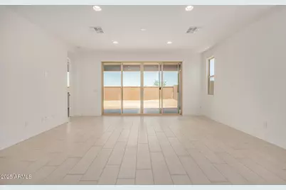 18210 W Hess Street, Goodyear, AZ 85338 - Photo 8