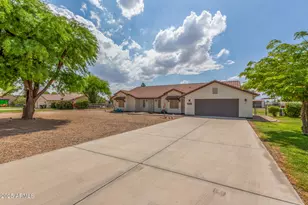 2810 S 201st Dr, Buckeye, AZ 85326 - Photo 2