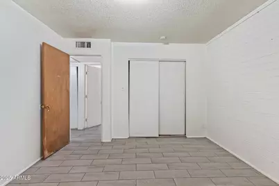 8033 N 56th Avenue, Glendale, AZ 85302 - Photo 12