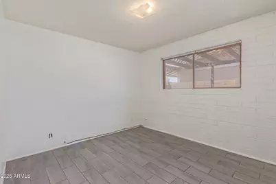 8033 N 56th Avenue, Glendale, AZ 85302 - Photo 14