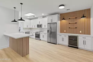 3221 N 37th St, Phoenix, AZ 85018 - Photo 1