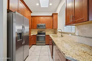 6617 W Cavedale Dr, Phoenix, AZ 85083 - Photo 2