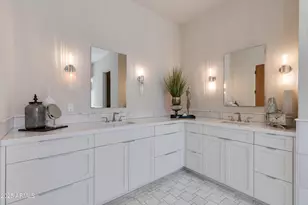 4416 N 37th Wy, Phoenix, AZ 85018 - Photo 12