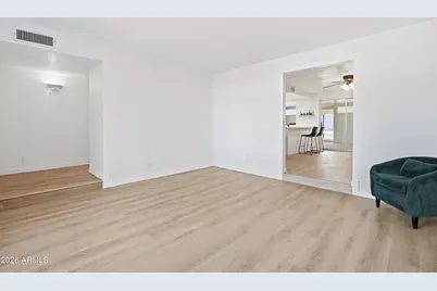 556 N Hobson Plaza, Mesa, AZ 85203 - Photo 2