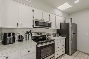 9814 W Long Hills Dr, Sun City, AZ 85351 - Photo 10