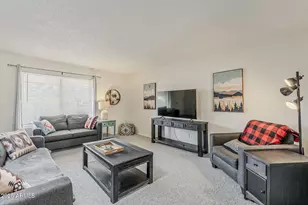 9814 W Long Hills Dr, Sun City, AZ 85351 - Photo 2