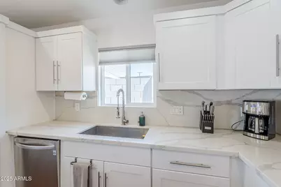 4402 E Montecito Avenue, Phoenix, AZ 85018 - Photo 10