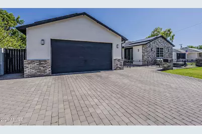 3834 E Clarendon Avenue, Phoenix, AZ 85018 - Photo 2