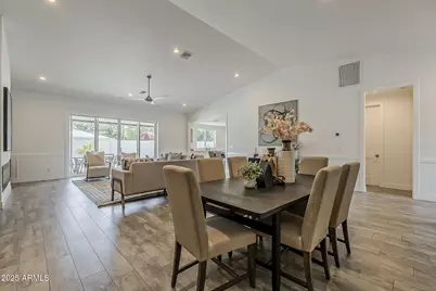 3834 E Clarendon Avenue, Phoenix, AZ 85018 - Photo 12