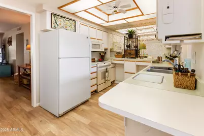 13807 N Garden Court Drive, Sun City, AZ 85351 - Photo 14