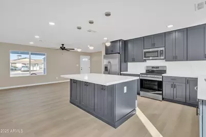 7607 N 42nd Lane, Phoenix, AZ 85051 - Photo 12