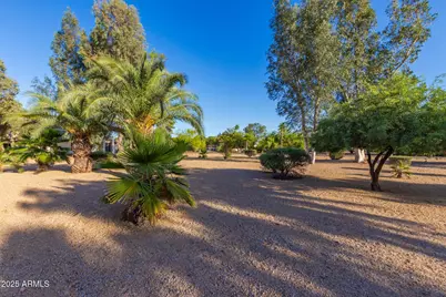 811 E Eugie Avenue, Phoenix, AZ 85022 - Photo 30