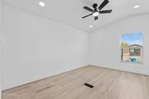 1123 W Summerside Rd, Phoenix, AZ 85041 - Photo 16