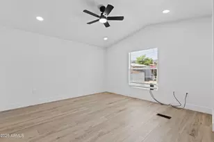 1123 W Summerside Rd, Phoenix, AZ 85041 - Photo 12