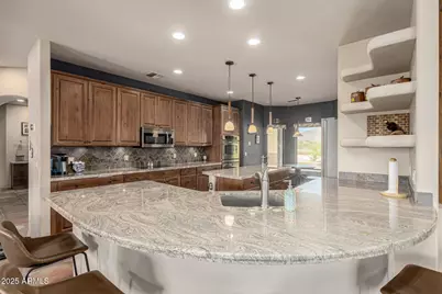 11917 W Equestrian Street, Casa Grande, AZ 85194 - Photo 10