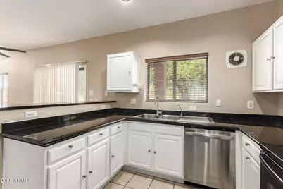 7029 S Golfside Lane, Phoenix, AZ 85042 - Photo 12