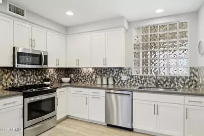 17850 N 68th Street #2138, Phoenix, AZ 85054 - Photo 4