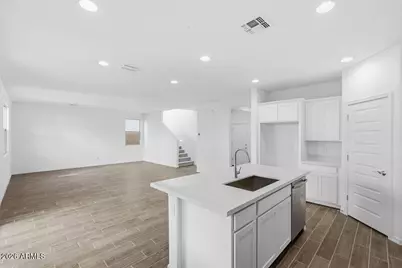 25224 N 165th Lane, Surprise, AZ 85387 - Photo 6