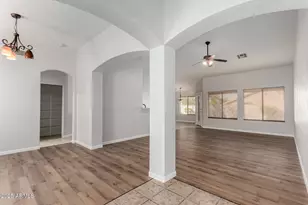 1642 E Desert Ln, Phoenix, AZ 85042 - Photo 4