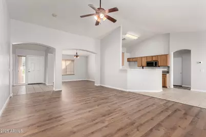 1642 E Desert Lane, Phoenix, AZ 85042 - Photo 2