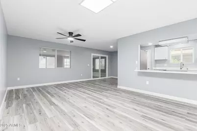 10022 W Mountain View Road, Sun City, AZ 85351 - Photo 6