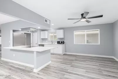 10022 W Mountain View Road, Sun City, AZ 85351 - Photo 12