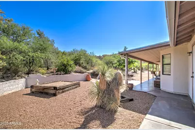 5808 S Miami Gardens Drive, Miami, AZ 85539 - Photo 10