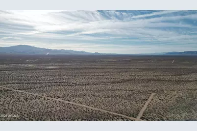 640 W Acres Oatman Highway, Golden Valley, AZ 86413 - Photo 12