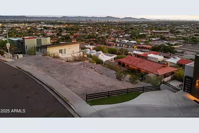 7040 N 23rd Place #104, Phoenix, AZ 85020 - Photo 1