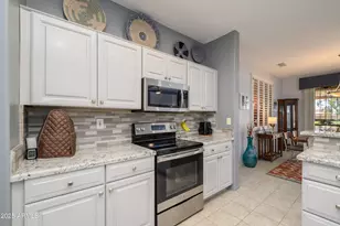 16287 W Willow Creek Ln, Surprise, AZ 85374 - Photo 12